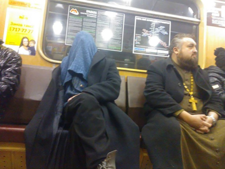 Странные люди, которых можно встретить в метро, 40 фото