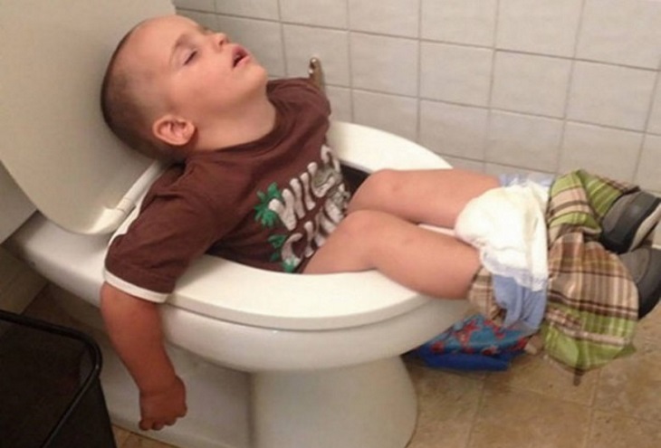 Тихий час: 25 забавных фото спящих детей