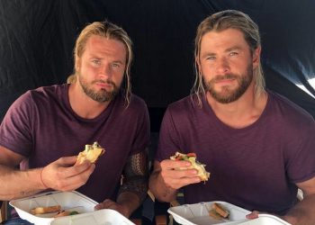 Сложно отличить: 30 фото знаменитых актеров и их дублеров