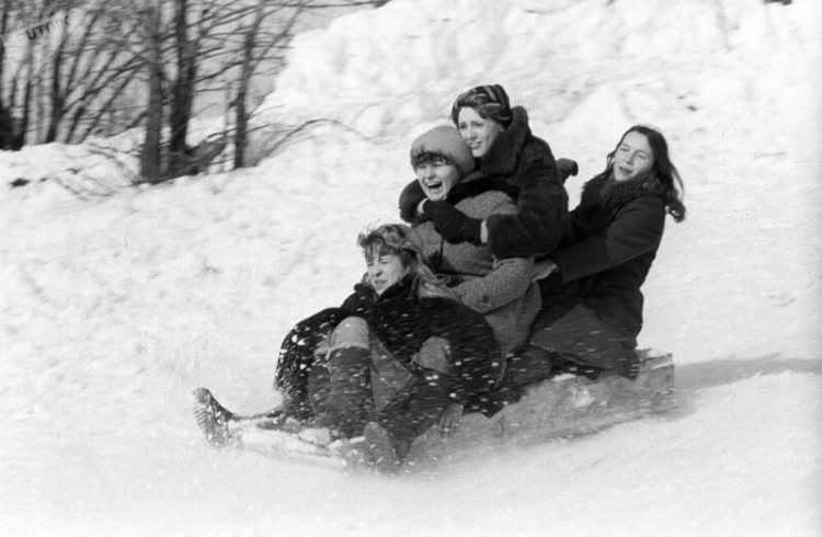Веселая зима в СССР: смотрим, как это было