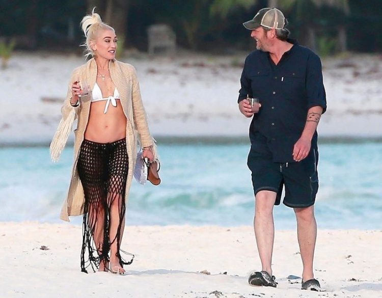 zvozdy v bikini Gwen Stefani and Blake Shelton in Mexico