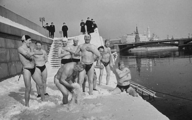 Веселая зима в СССР: смотрим, как это было