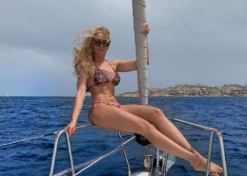 Девушки с нереально длинными ногами