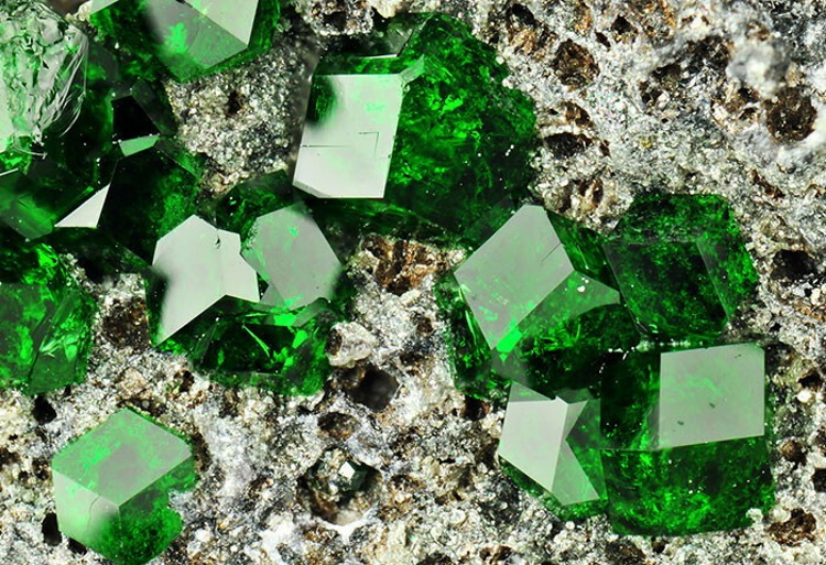 30 камней и минералов, которые куда интереснее бриллиантов