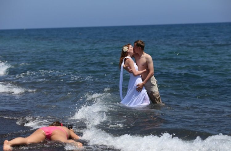 A Funny Vacation: 25 Hilarious Beach Photos