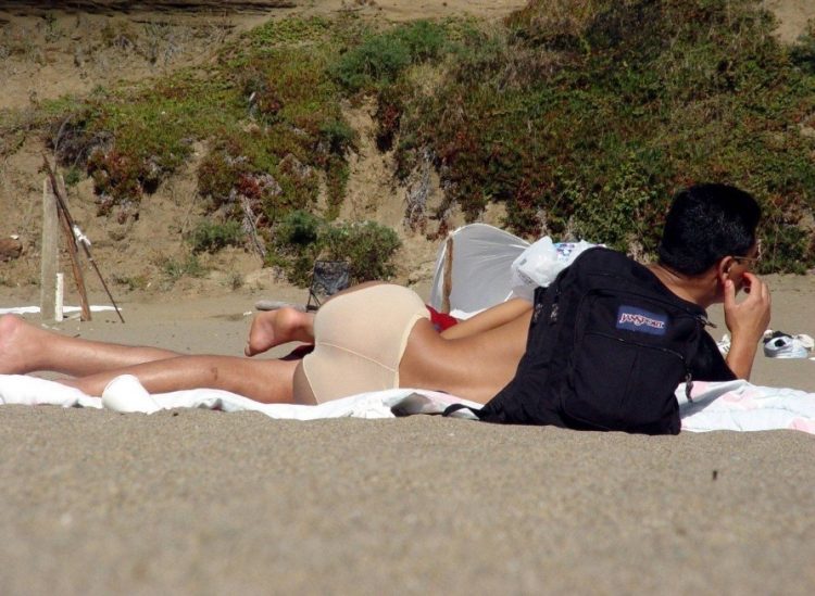 A Funny Vacation: 25 Hilarious Beach Photos